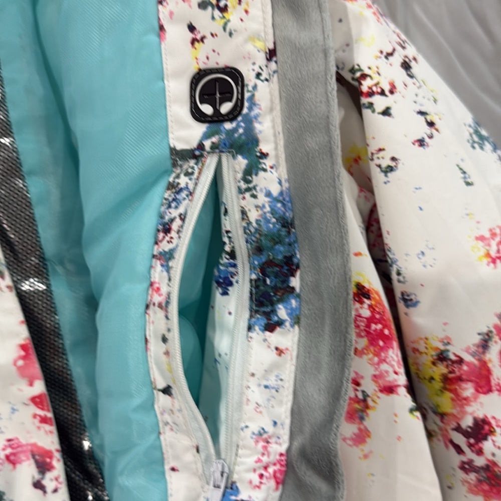 Women’s Ski Jacket with removable hood. - Picture 7 of 8
